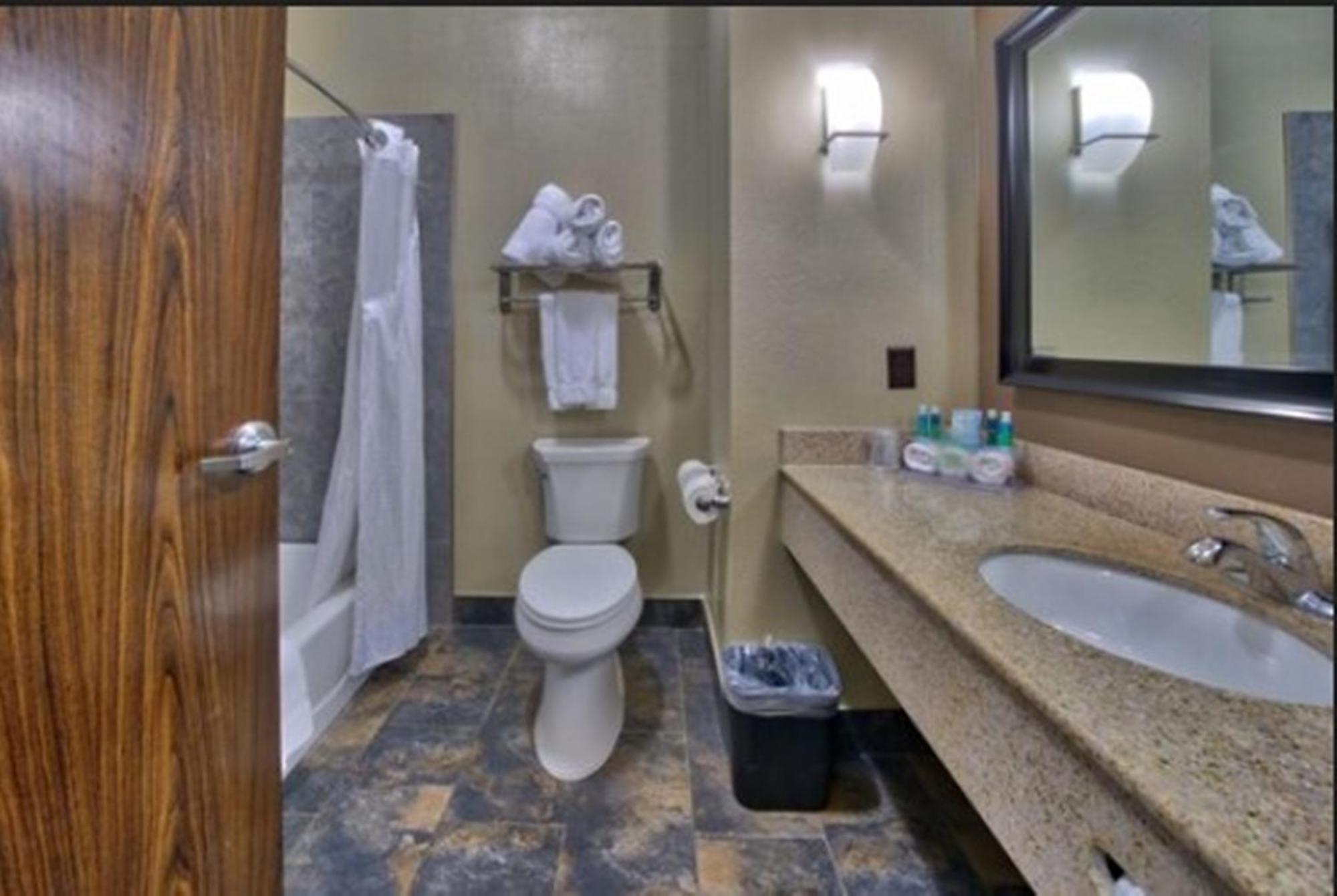 Express And South By Ihg Hotel 3*